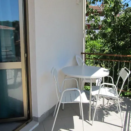 & At Grandma Maria's Place Maison d'hôtes