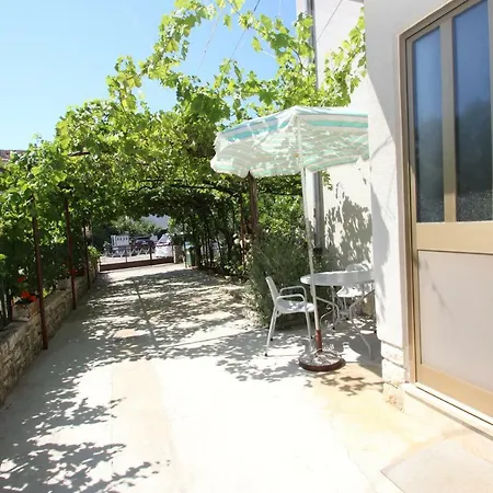 & At Grandma Maria's Place 波雷奇